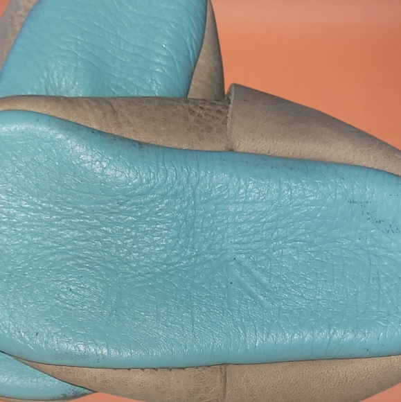 FRESHLY PICKED TOAST CITY LEATHER MOCCASINS WITH ROBINS EGG BOTTOMS UNISEX SZ. 4 - Picture 4 of 7